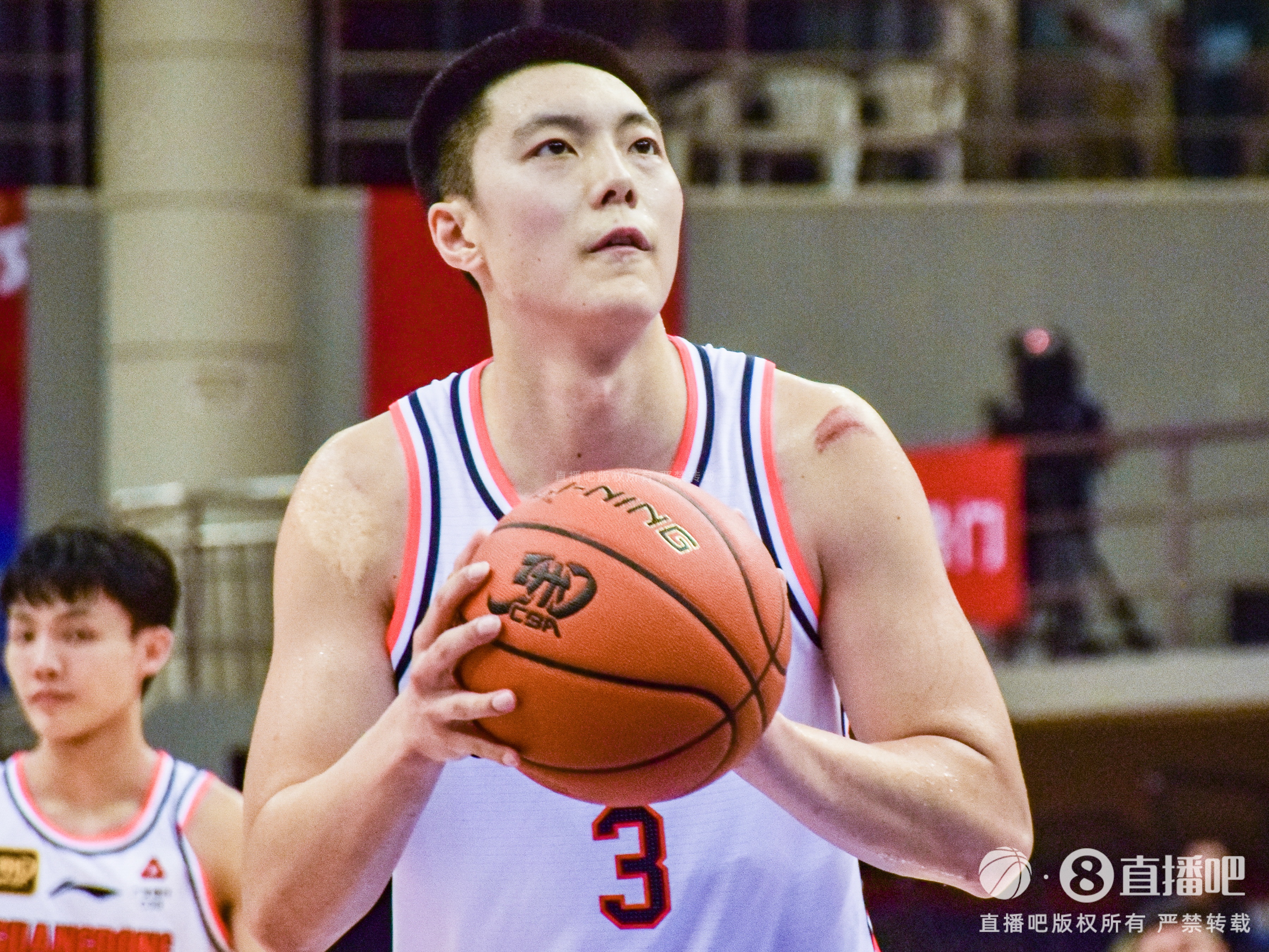 可圈可点!胡明轩半场三分3中2拿到9分3板6助 正负值+12最高