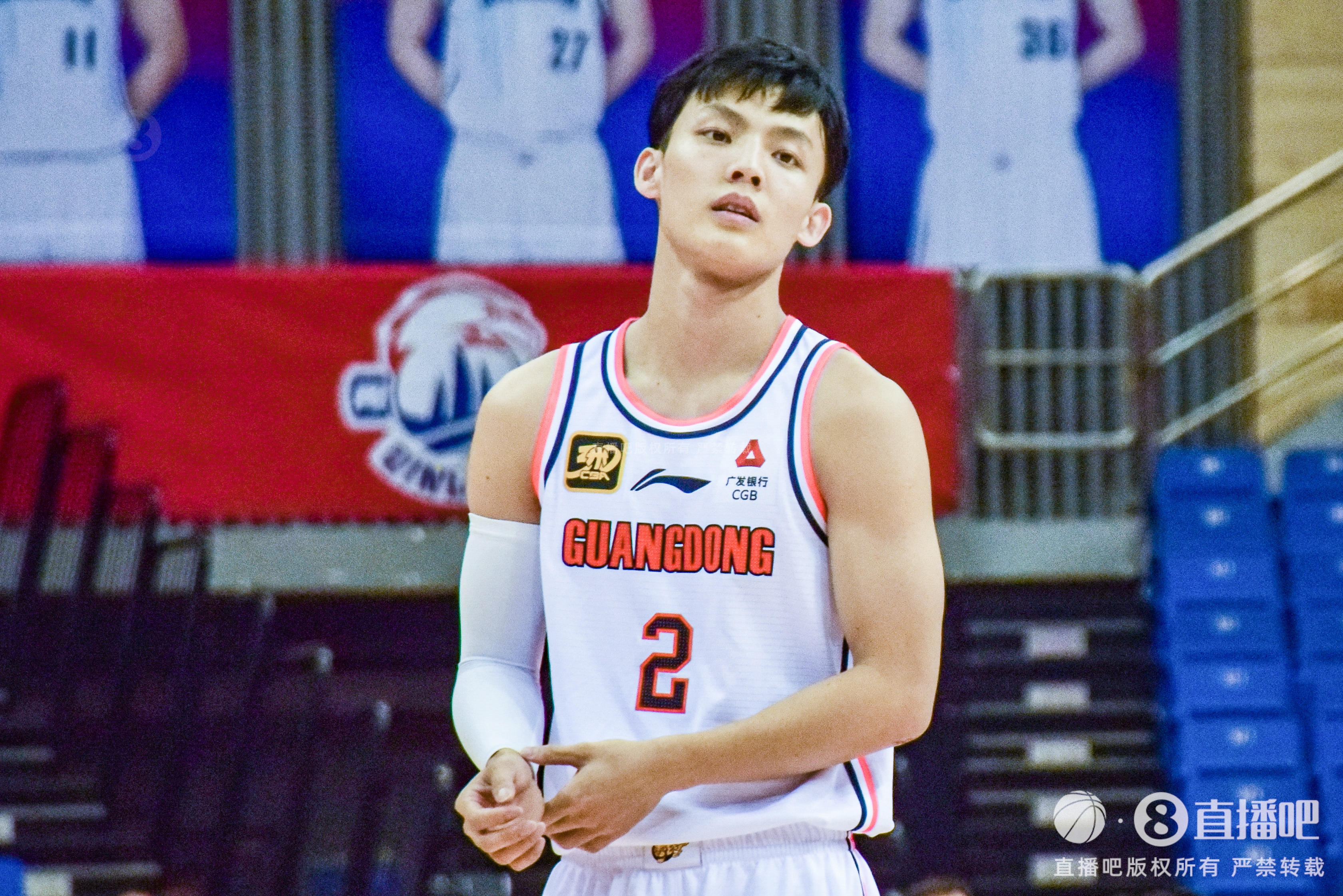未能救主!徐杰12投7中&三分4中3 得到18分7板2助