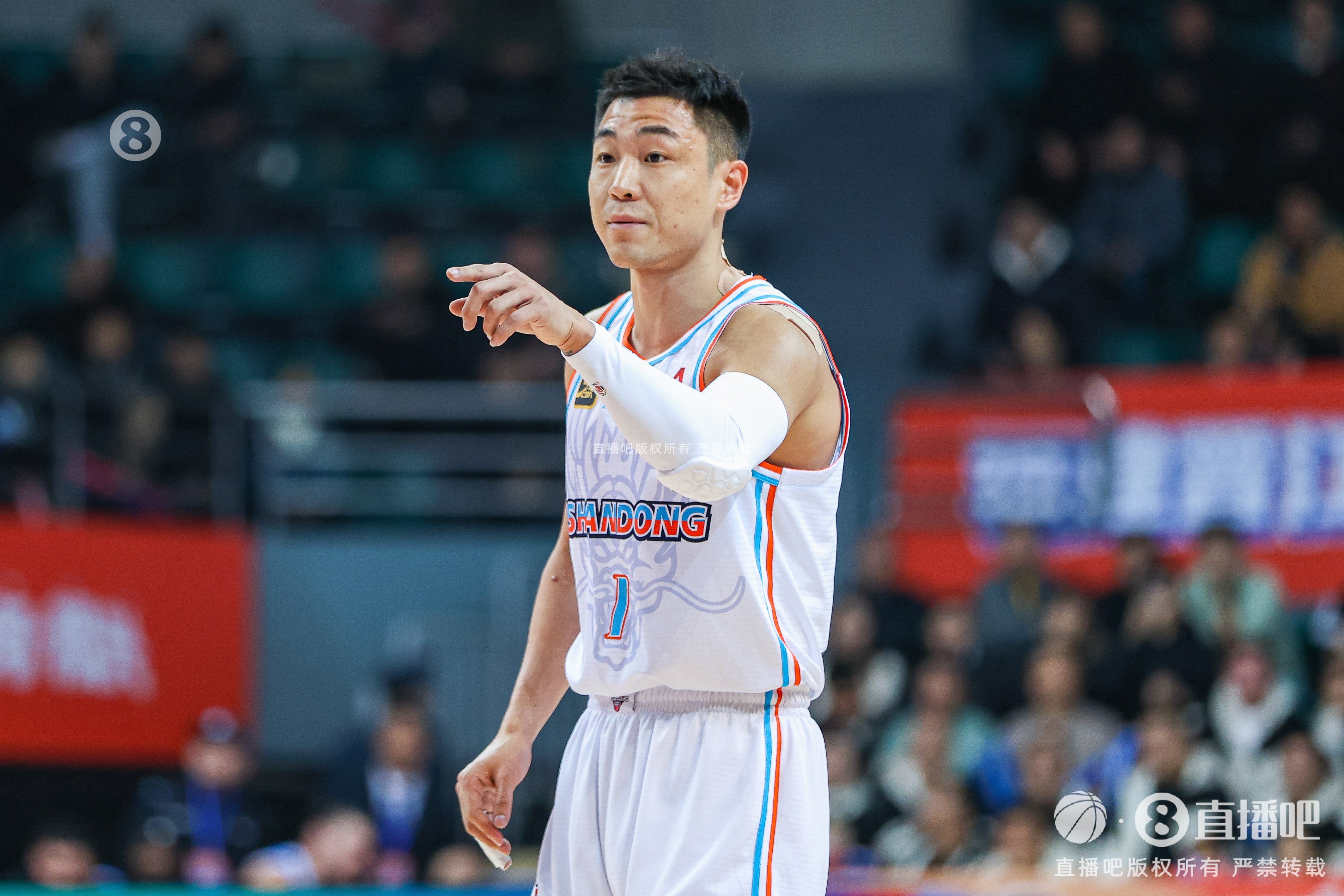  攻防俱佳！高诗岩10中7拿到19分6助5断 正负值+18