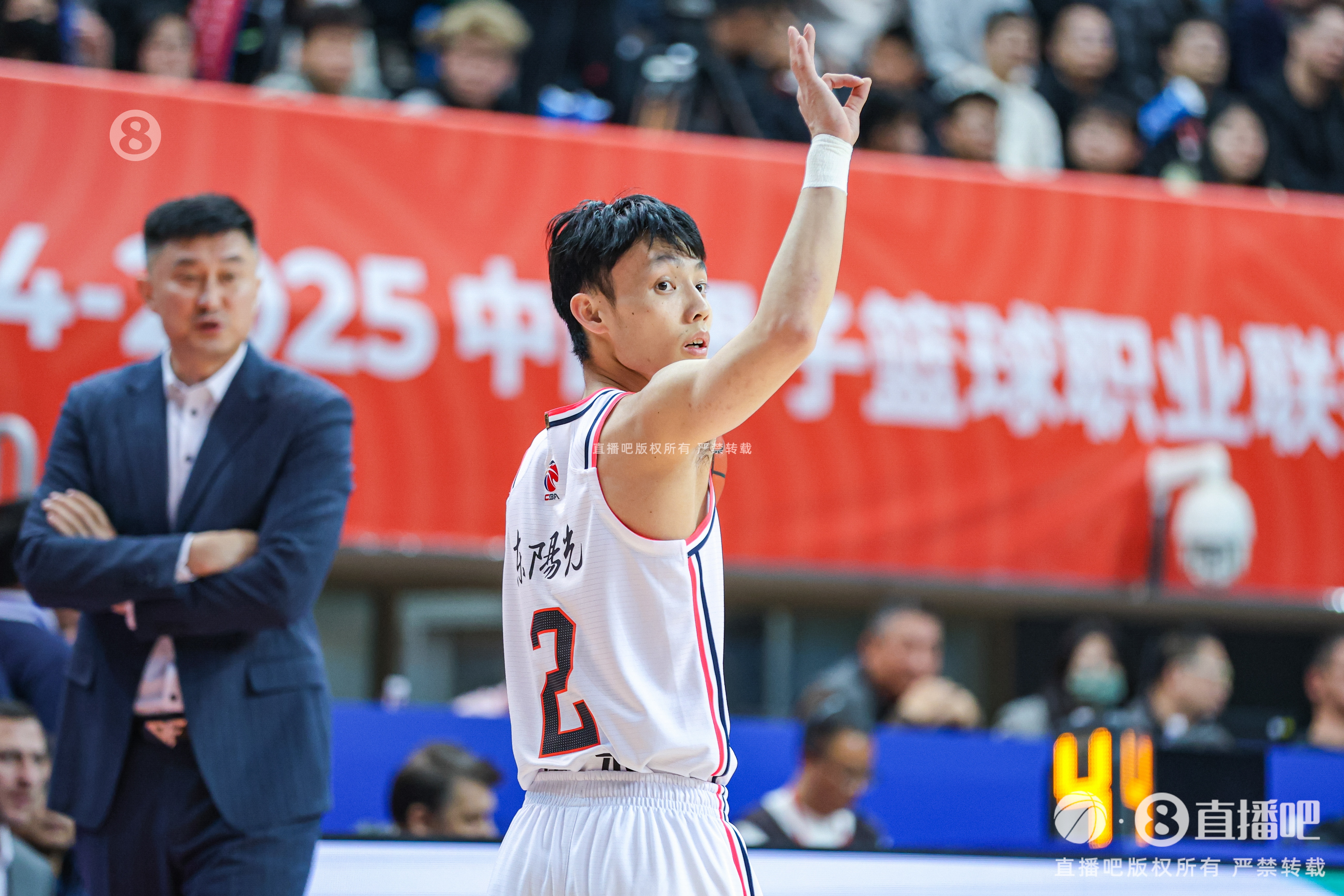  轻松加轻松！徐杰出战仅28分钟 8中5拿到12分3板5助3断 正负值+21