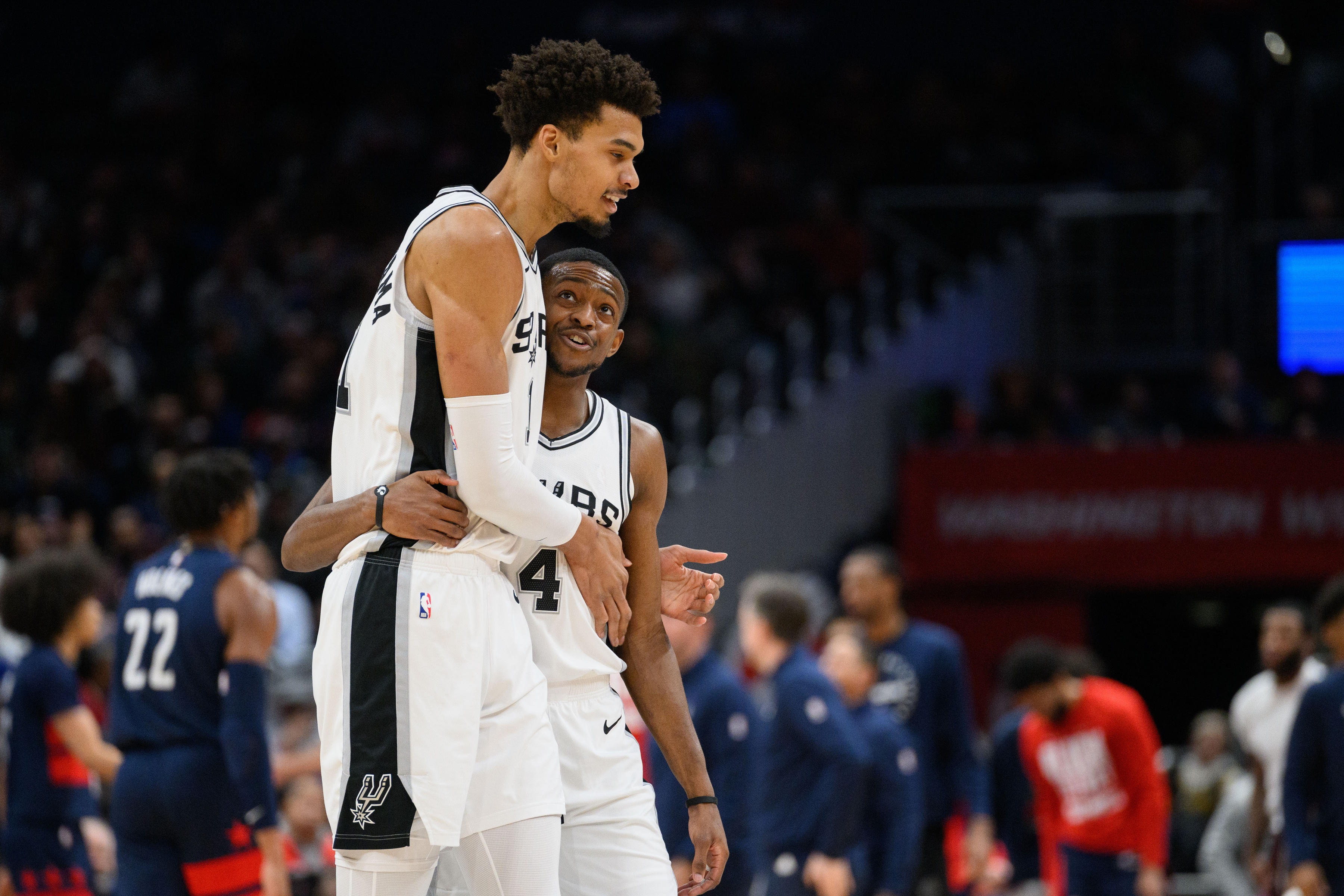 NBA彩经:湖人再胜爵士 独行侠负勇士 灰熊击沉快船 火箭射落太阳